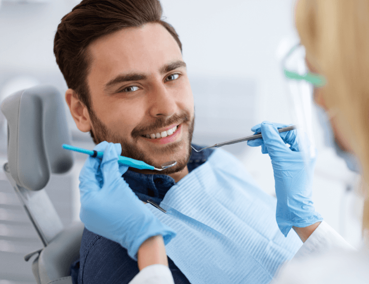 Experten-Implantatverfahren in Usak